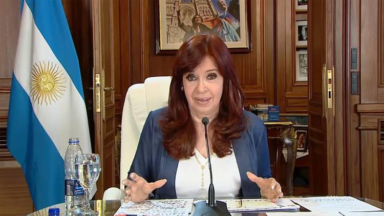 Cristina Kirchner fue condenada a 6 años de prisión e inhabilitación perpetua para ejercer cargos por defraudación al Estado en la causa Vialidad