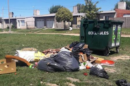 Se cobrarán multas a los vecinos y vecinas que arrojen residuos en la vía pública