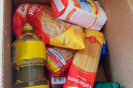 Smurfit Kappa donó cajas de alimentos que fueron entregadas a familias de Coronel Suárez