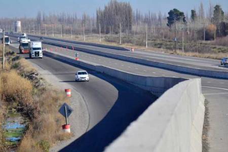 Ruta 22: otros 27 km de autopista, para llegar a la mitad de las obras prometidas hace 15 años