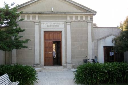 Biblioteca Sarmiento: XX Salón de Artes Plásticas “Rodolfo Brandenberg”, su presente en la comunidad suarense  y el paso del Bibliomóvil 