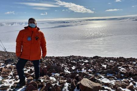 Cristian Lizarreta recorre las bases en la Antártida