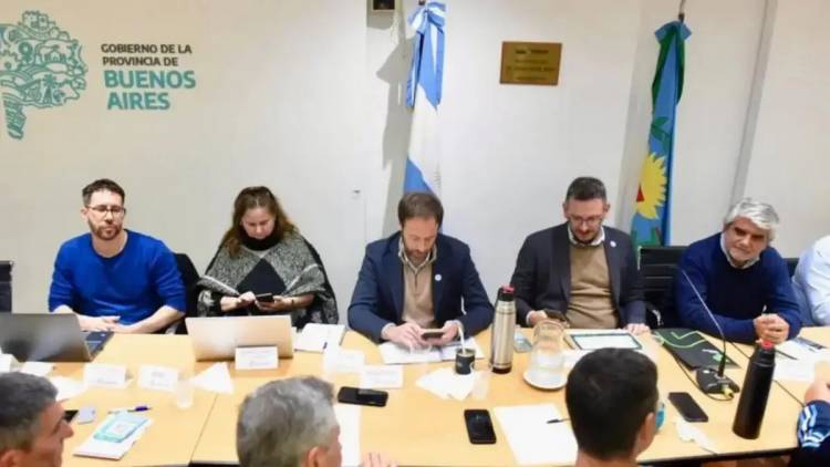 La Provincia ofrece un 7 por ciento de suba en dos tramos a docentes y así quedarían los sueldos: hoy se reúnen con los estatales