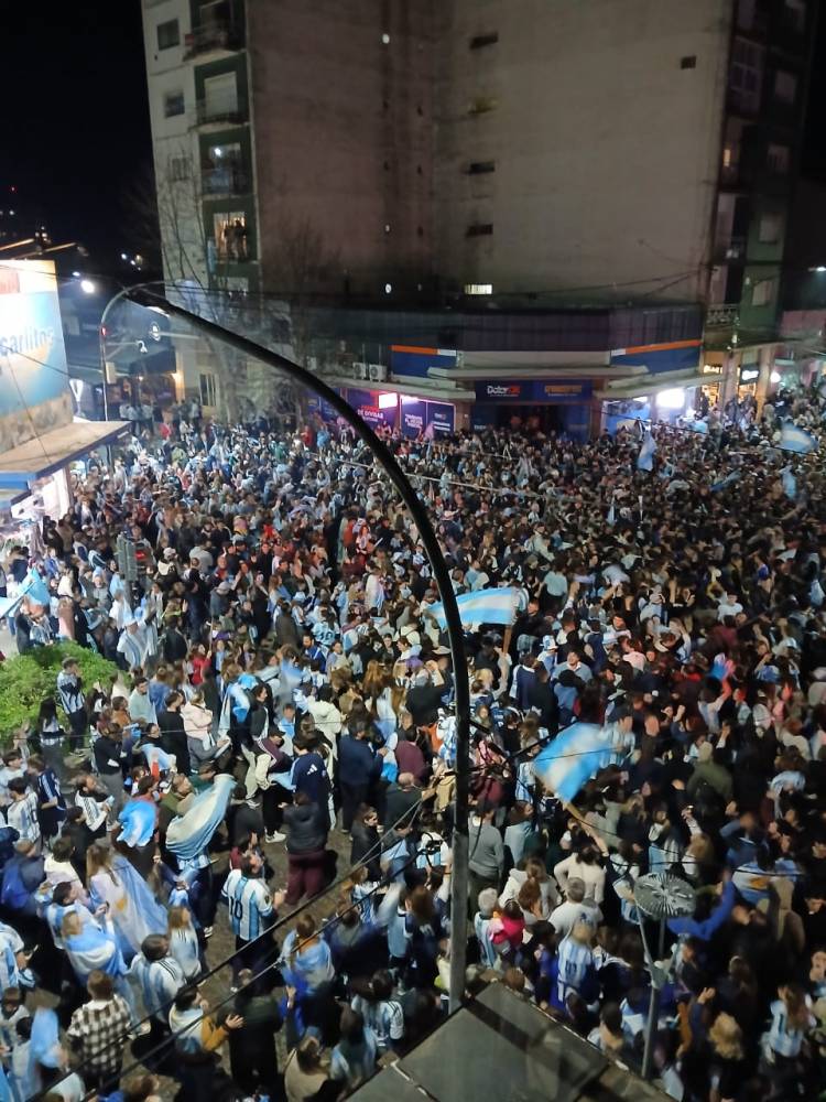 Coronel Suárez festejó el triunfo de la Selección y la clasificación a la final