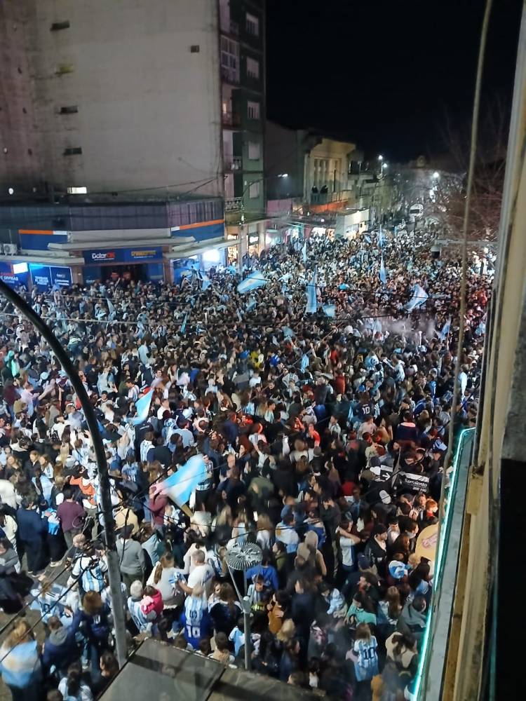 Coronel Suárez festejó el triunfo de la Selección y la clasificación a la final