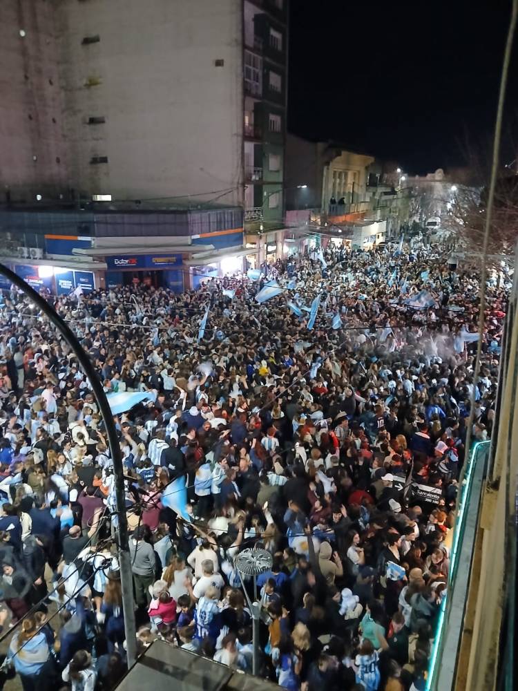 Coronel Suárez festejó el triunfo de la Selección y la clasificación a la final