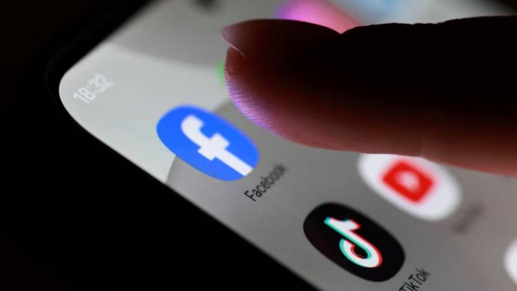 Francia aprobó la ley que prohíbe el uso de redes sociales a menores de 15 años