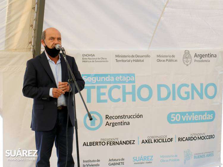 El Ministro de Infraestructura y Servicios Públicos Agustín Simone y el Intendente Ricardo Moccero entregaron las últimas 50 viviendas del programa Techo Digno