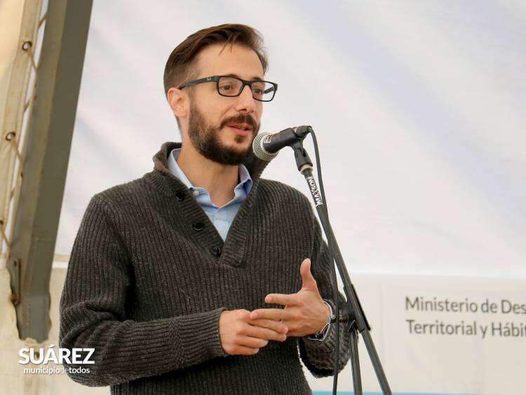 El Ministro de Infraestructura y Servicios Públicos Agustín Simone y el Intendente Ricardo Moccero entregaron las últimas 50 viviendas del programa Techo Digno