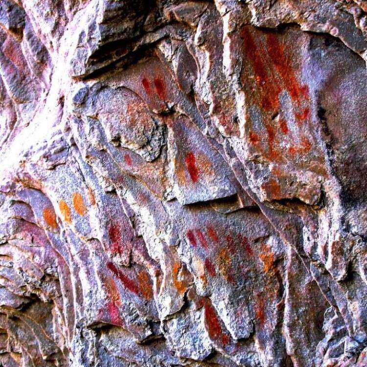 Descubrieron nuevas cuevas con pinturas rupestres en la Reserva Natural Sierras Grandes