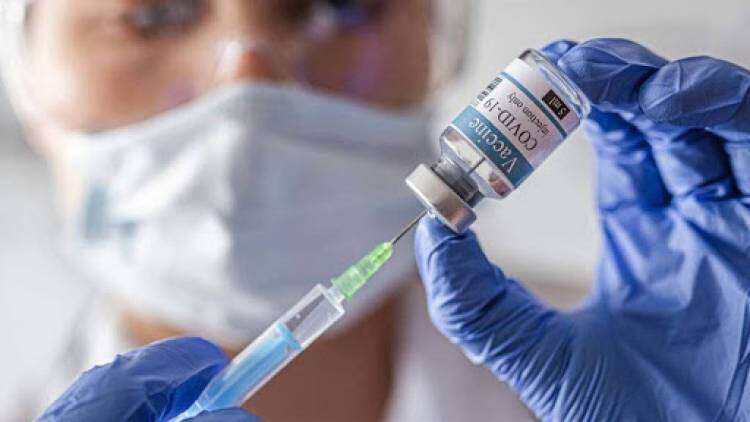 Empiezan a enviar turnos para vacunar con dosis diferentes en la Provincia