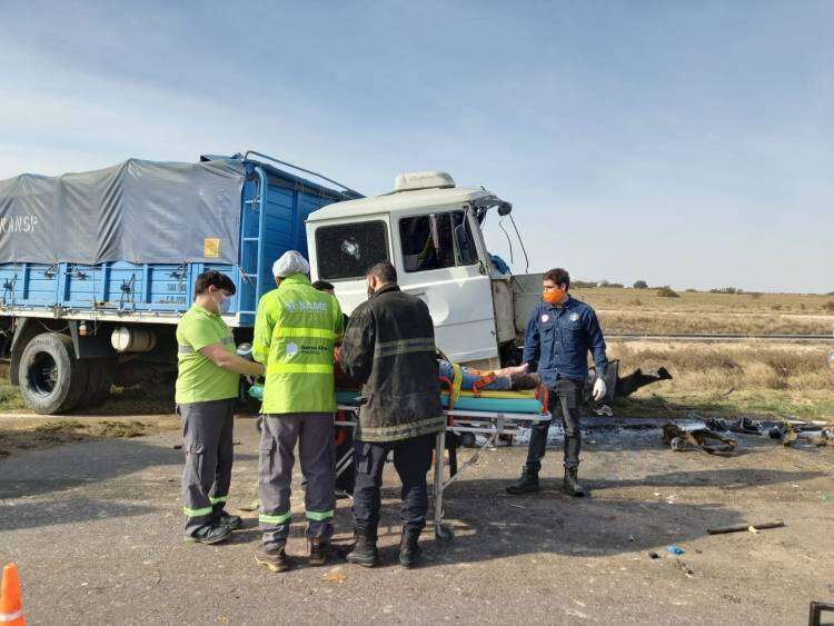 Chocaron dos camiones en la ruta 33
