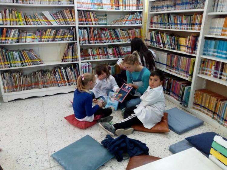 Venta de garage para ayudar a la Biblioteca Popular Infantil