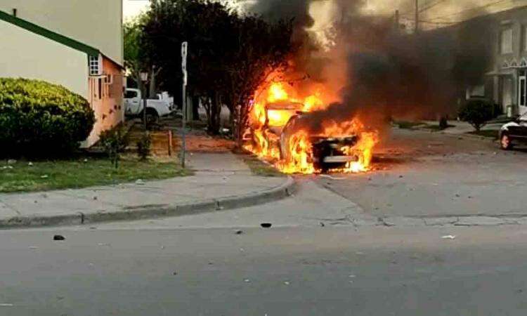 Crimen de Lucio: incendian patrulleros y atacan una comisaría durante una marcha