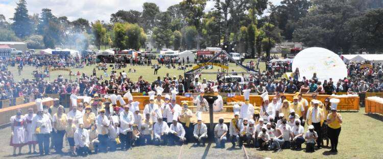 Una multitud se reunió para celebrar la 22º edición de la Omelette Gigante