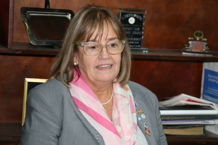 María Inés Legorburu: “Coronel Suárez tiene un Rotary que está funcionando bien, sirviendo y cumpliendo.”