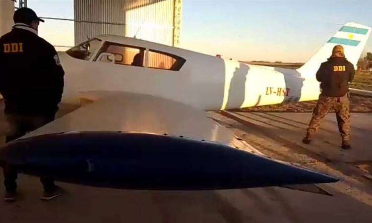 Tres detenidos por robar una avioneta en Pigüé: apareció en un campo de Origone