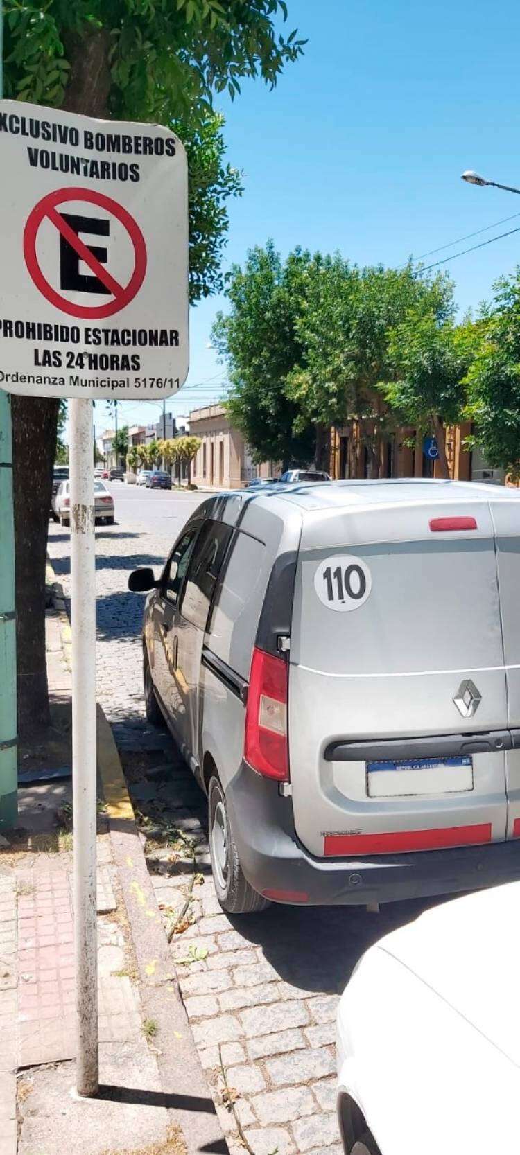 Bomberos solicita no estacionar sobre el estacionamiento exclusivo para el personal de Guardia