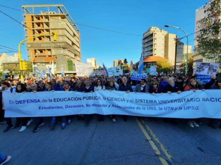 Carta de agradecimiento del Rector y la Vicerrectora de la UNS