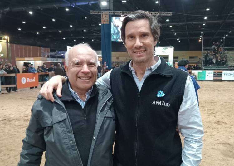 Fernández: “Coronar con el toro gran campeón supremo es un placer total”