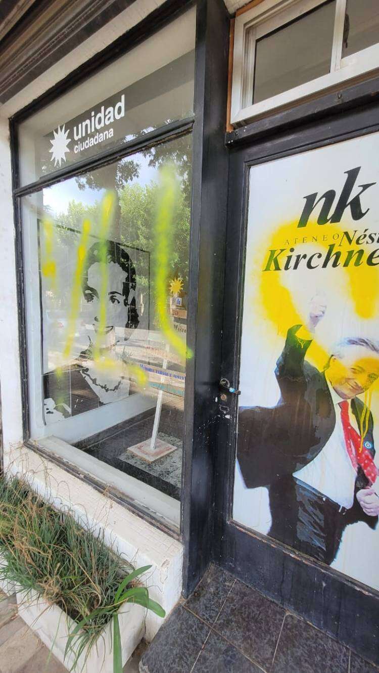 Vandalizaron el local del Ateneo Néstor Kirchner