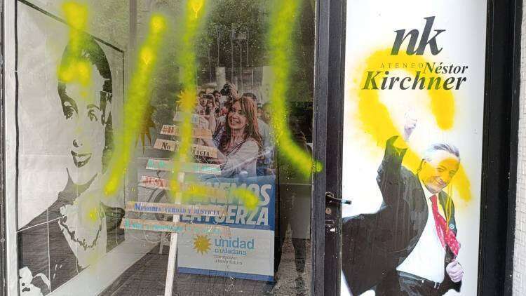 Vandalizaron el local del Ateneo Néstor Kirchner