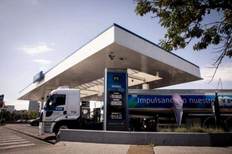 YPF bajará 4% los precios de la nafta y el gasoil desde el 1° de mayo