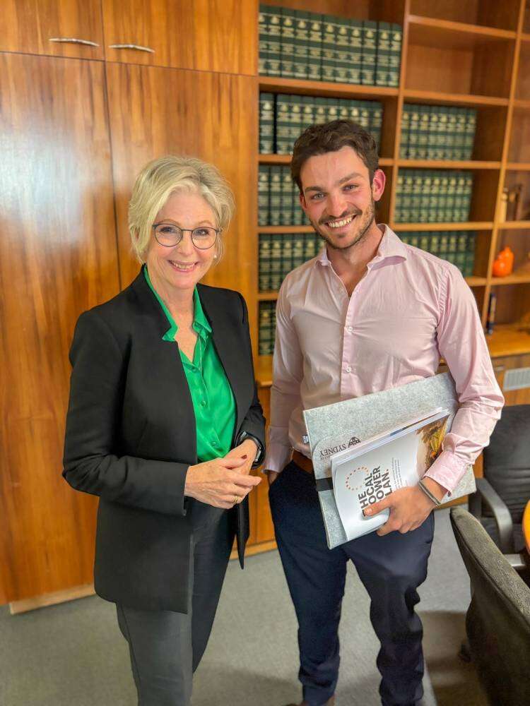 Joven argentino residente en Benalla fue invitado a colaborar en el Parlamento australiano