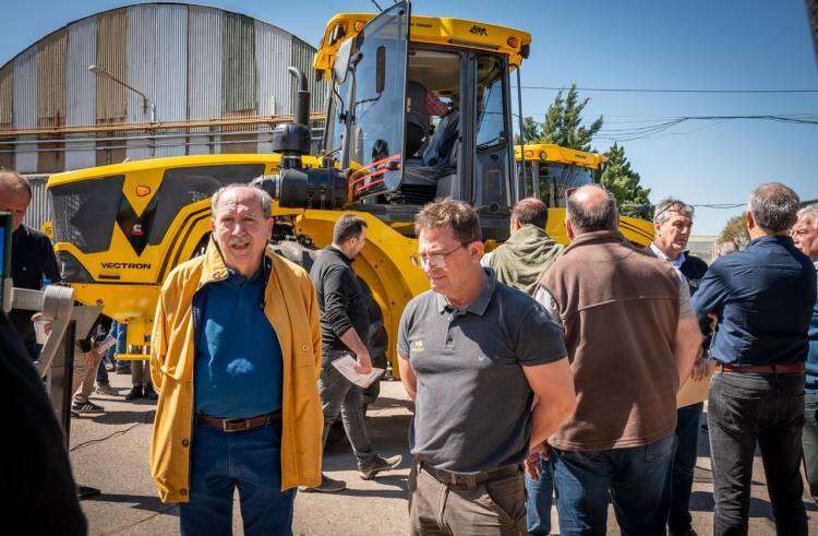 Pauny presenta la Nueva Generación de su clásica linea EVO y el nuevo Vectron 3200: dos tractores pensados para el productor