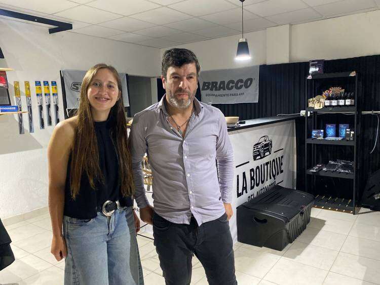 Inauguró La Boutique del Automotor en una tradicional esquina: Mitre y San Martín.