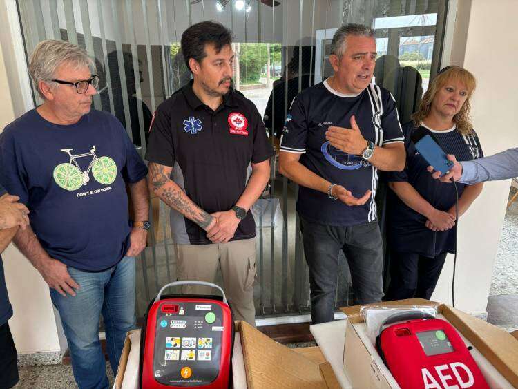 El Club El Progreso de Santa María ya cuenta con dos desfibriladores 