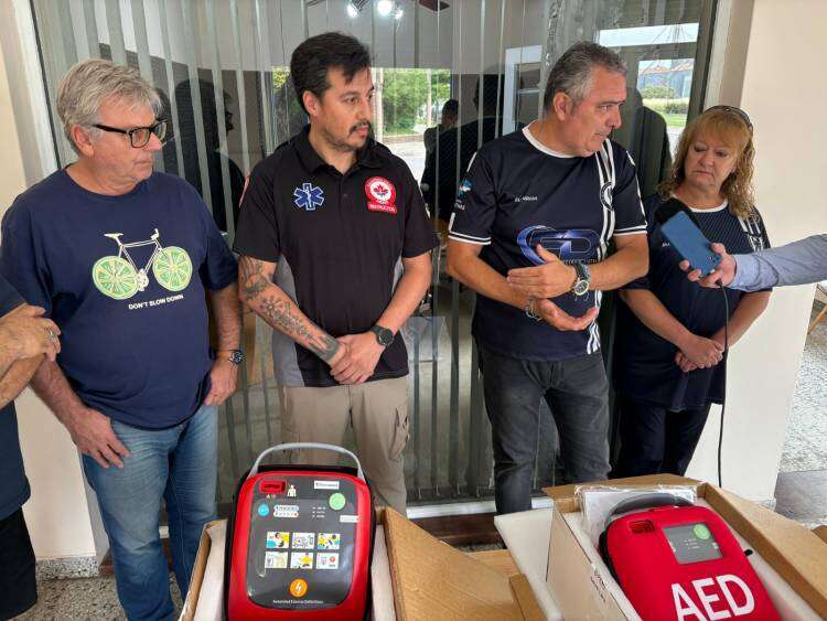 El Club El Progreso de Santa María ya cuenta con dos desfibriladores 