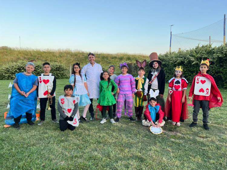 La Escuela Nº 11 realizó un imponente acto recreativo de cierre en el Polideportivo Municipal