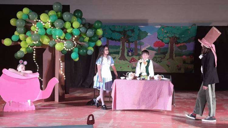La Escuela Nº 11 realizó un imponente acto recreativo de cierre en el Polideportivo Municipal