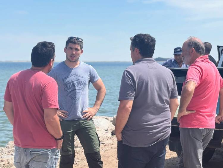 Mortandad de peces en el Lago del Monte: el Municipio de Guaminí interviene junto a organismos provinciales