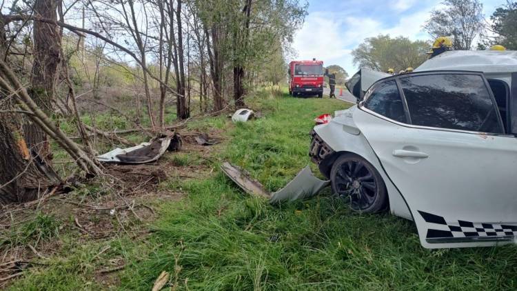  IMPACTANTE VUELCO EN RUTA 76: RESULTARON CASI ILESOS