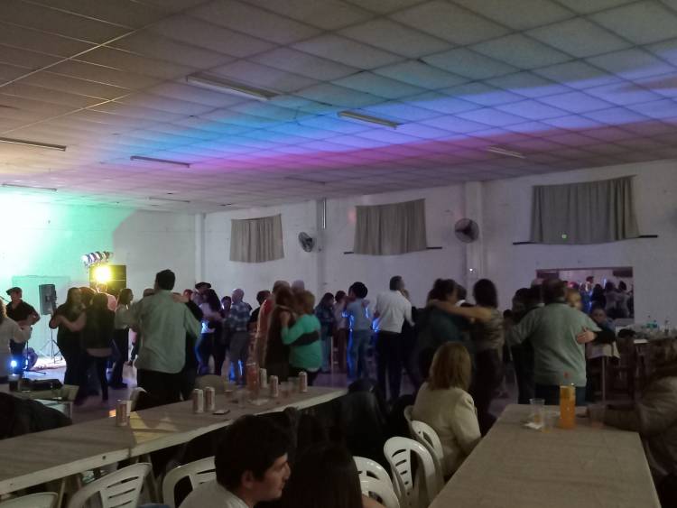 25 de mayo en Villa Belgrano. Todo listo para Peña Folclórica del Centro de Jubilados