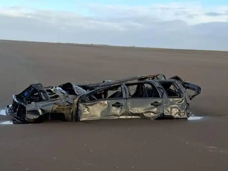 El temporal destapó la camioneta que había sido tragada por el mar en Marisol