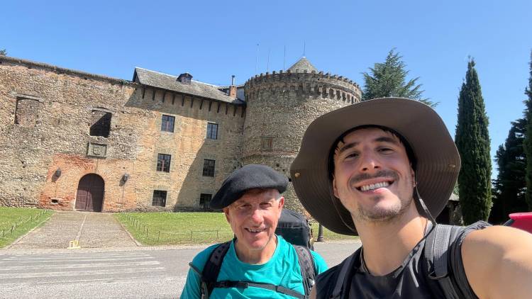 El Dr. Osvaldo Azpilicueta continúa su peregrinaje a Santiago de Compostela