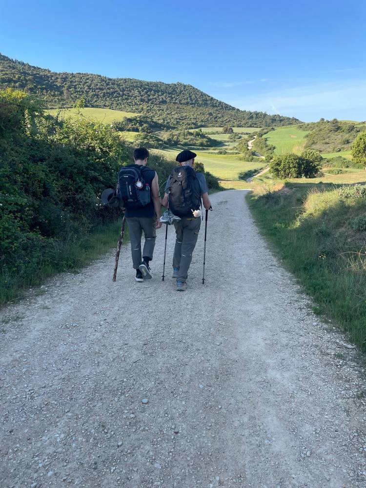 El Dr. Osvaldo Azpilicueta continúa su peregrinaje a Santiago de Compostela