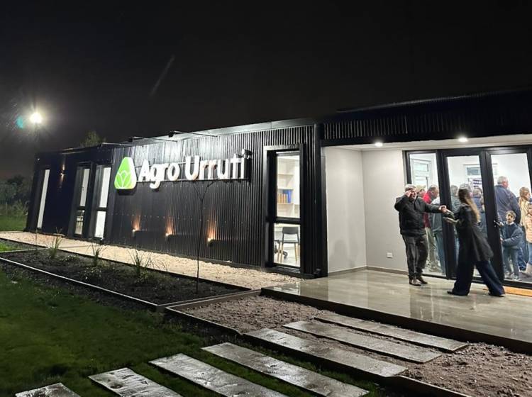 Agro Urruti inauguró sus nuevas instalaciones sobre la ruta 85, km 185.8.