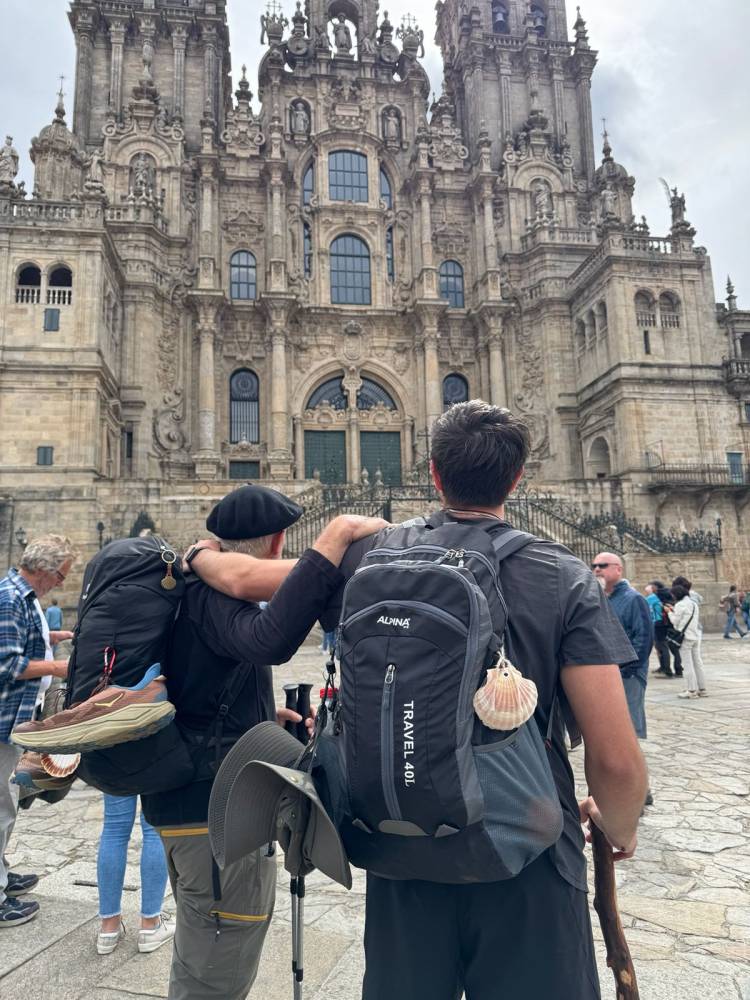 ¡Buen camino! Osvaldo y Andoni Azpilicueta llegaron a Santiago De Compostela 