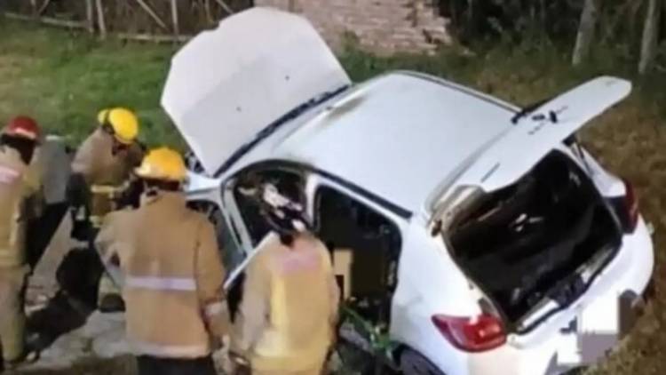 Explotó un celular al ser cargado en el auto y causó un choque en la ruta