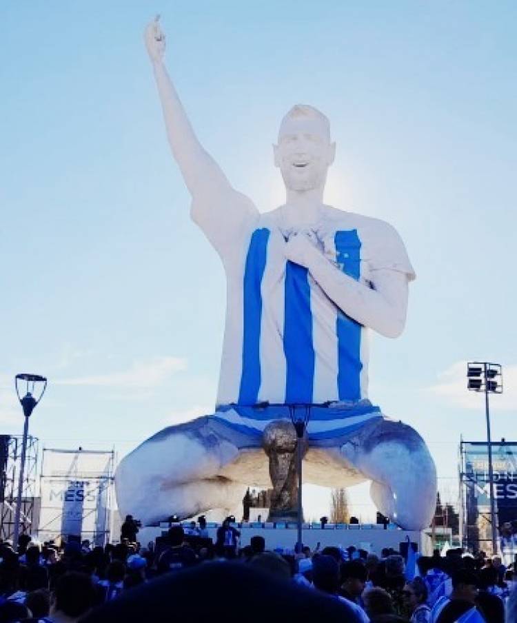La estepa impuso su récord: Cutral Có inauguró la escultura de Lionel Messi más grande del mundo