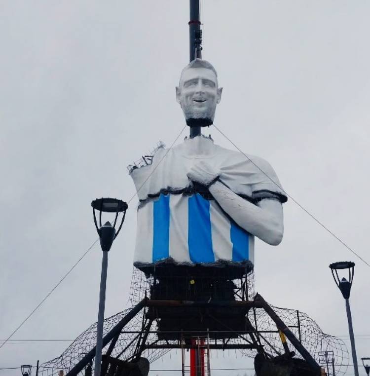 La estepa impuso su récord: Cutral Có inauguró la escultura de Lionel Messi más grande del mundo