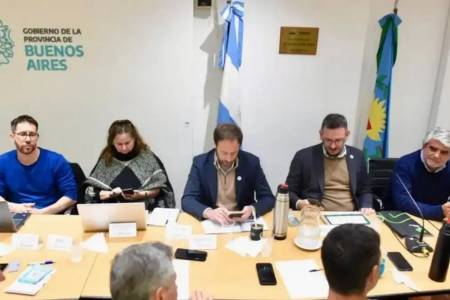 La Provincia ofrece un 7 por ciento de suba en dos tramos a docentes y así quedarían los sueldos: hoy se reúnen con los estatales