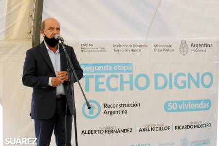 El Ministro de Infraestructura y Servicios Públicos Agustín Simone y el Intendente Ricardo Moccero entregaron las últimas 50 viviendas del programa Techo Digno