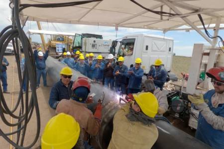 Gasoducto Néstor Kirchner: se realizó la primera soldadura de caños en Salliqueló
