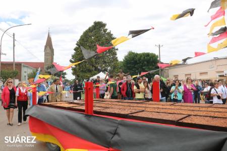 “Es un orgullo compartir estas fiestas que valorizan nuestras tradiciones de Alemanes del Volga. Feliz Füllsen Fest”