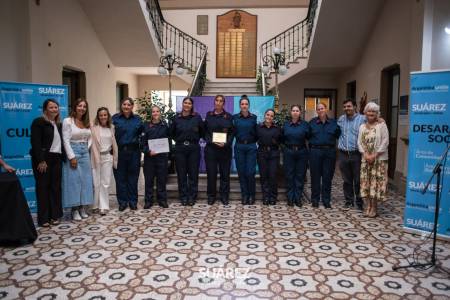 La distinción Yvonne Trillia de Leschot la recibió la primera promoción de Bomberas Voluntarias de Coronel Suárez